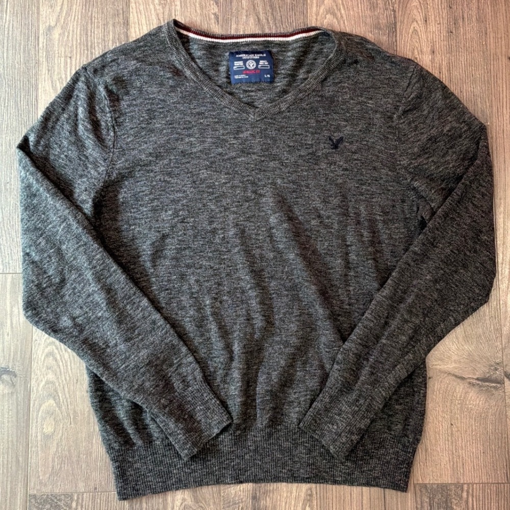American Eagle Outfitters Mens Athletic Fit V-Neck Sweater Charcoal Gray Large
